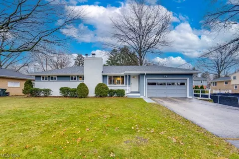 805 Crestwood Ave, Wadsworth, OH 44281