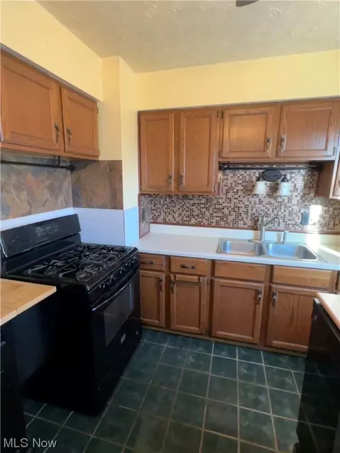 2920 Aberdeen Ave, Ashtabula, OH 44004 photo 5