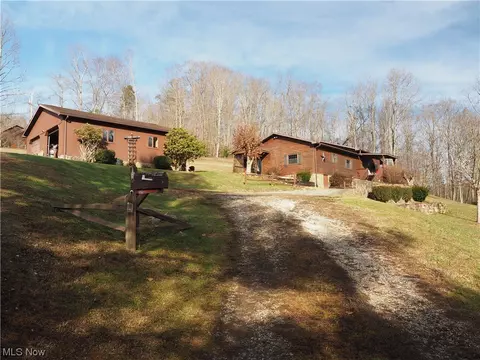 134 Greenwood Dr, Gassaway, WV 26624