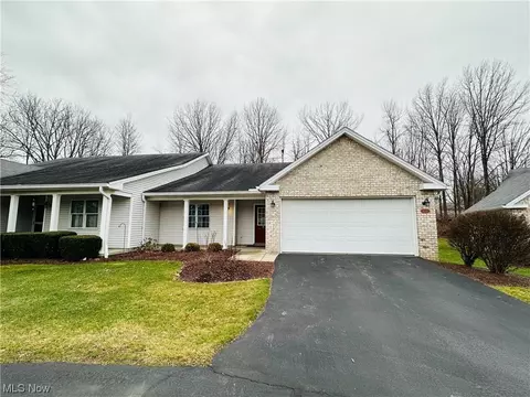 802 Woodfield Ct #B, Youngstown, OH 44512
