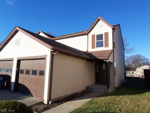 558 Topaz Ln, Brunswick, OH 44212