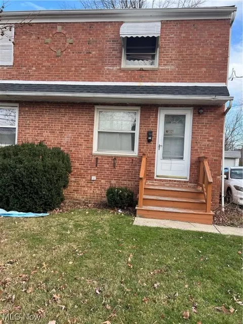 341 E 250th, Euclid, OH 44132 photo 1