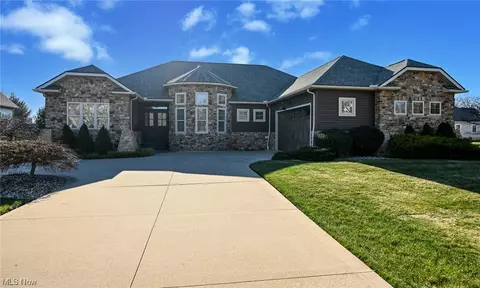 2658 Macduff Dr NW, North Canton, OH 44720