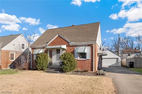 375 Hawthorne St, Elyria, OH 44035 photo 1
