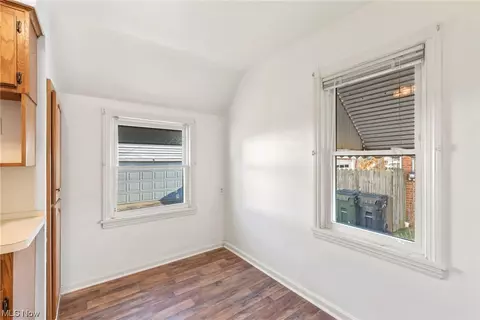 375 Hawthorne St, Elyria, OH 44035 photo 7