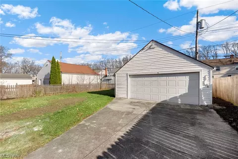 375 Hawthorne St, Elyria, OH 44035 photo 23
