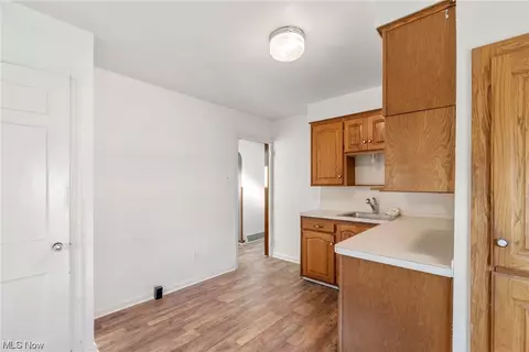 375 Hawthorne St, Elyria, OH 44035 photo 11