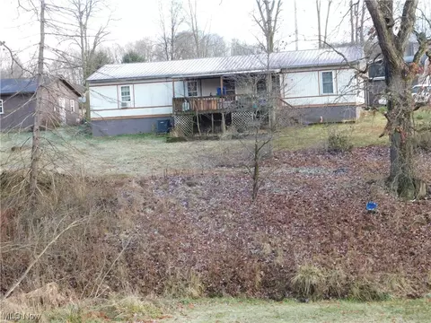 66681 Country Club Rd, Saint Clairsville, OH 43950