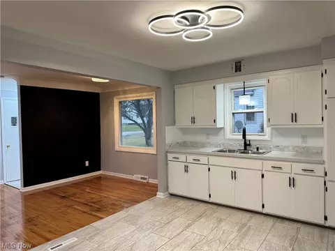 14904 Summit Ave, Maple Heights, OH 44137 photo 5