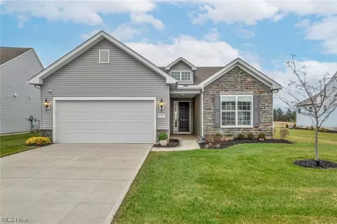 137 Kensington Way, Elyria, OH 44035