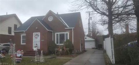 17701 Harland Ave, Cleveland, OH 44119