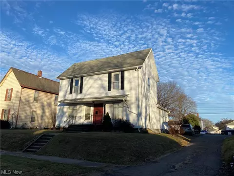 471 S River St, Newcomerstown, OH 43832