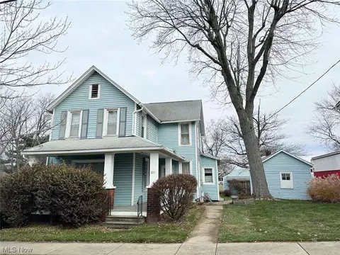 211 Nassau St W, East Canton, OH 44730