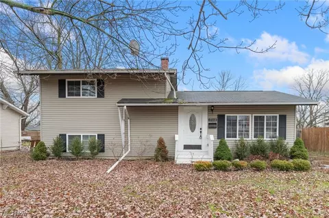 712 East Dr, Sheffield Lake, OH 44054