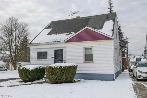5146 Arch St, Maple Heights, OH 44137
