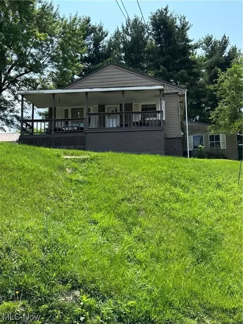 102 E Main St, Hopedale, OH 43976