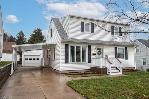 651 Thoreau, Akron, OH 44306