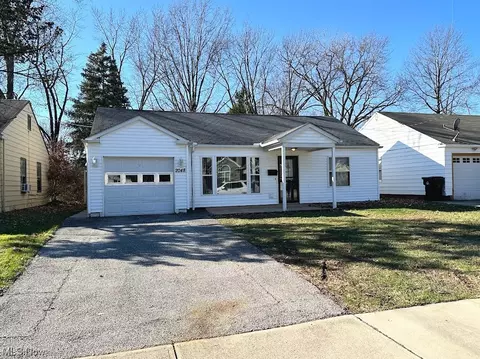 2048 Green, Cleveland, OH 44121