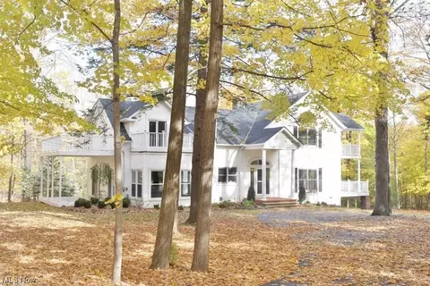 1421 Cardinal Ln, Gates Mills, OH 44040