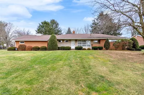 1216 Las Olas Blvd NW, North Canton, OH 44720