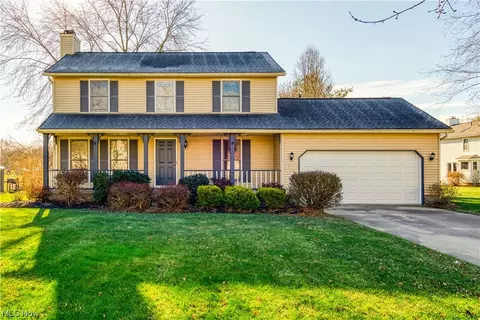 955 Fieldstone Dr, Kent, OH 44240
