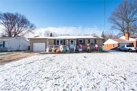 108 Hickory Ln, Austintown, OH 44515