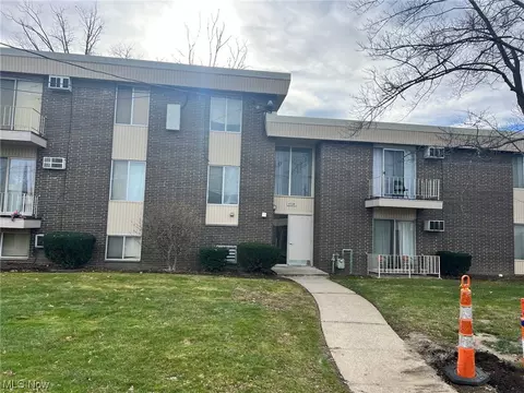 15218 Maple Park, Maple Heights, OH 44137