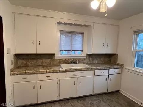 885 E 232nd, Euclid, OH 44123 photo 9