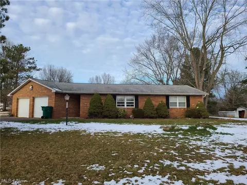 2191 Edison St NW, Uniontown, OH 44685