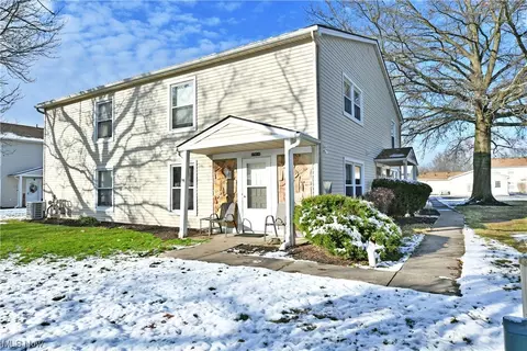 2792 Ivy Hl UNIT B, Cortland, OH 44410