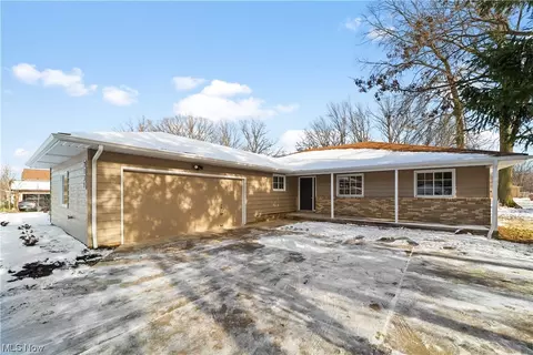 2131 Apple Dr, Euclid, OH 44143