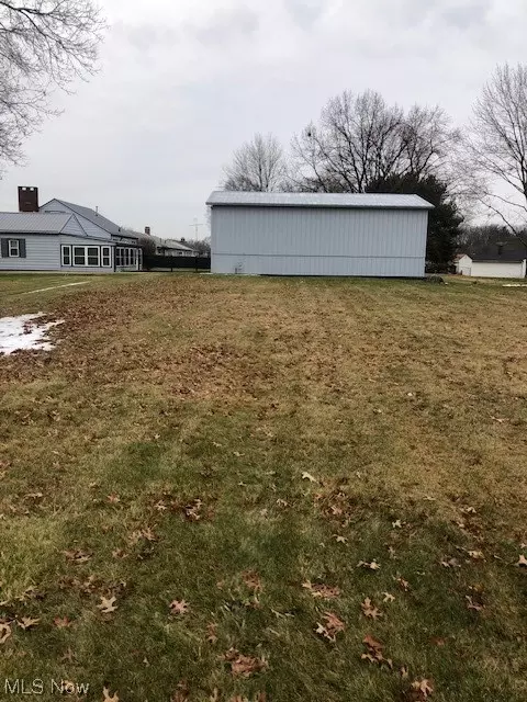 E Maple Street, North Canton, OH 44720