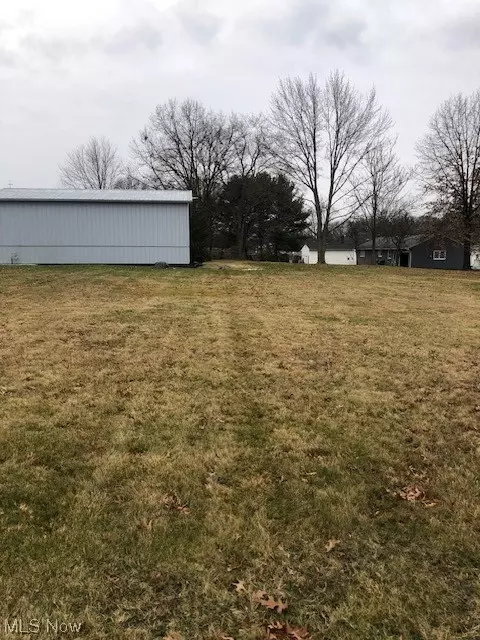 E Maple Street, North Canton, OH 44720