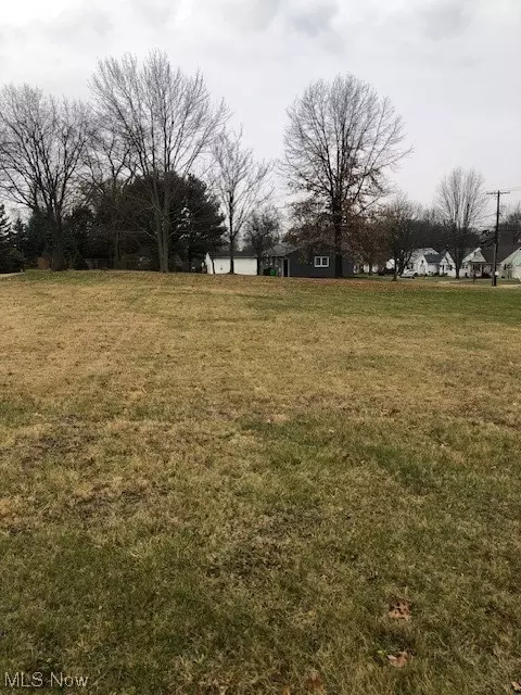 E Maple Street, North Canton, OH 44720