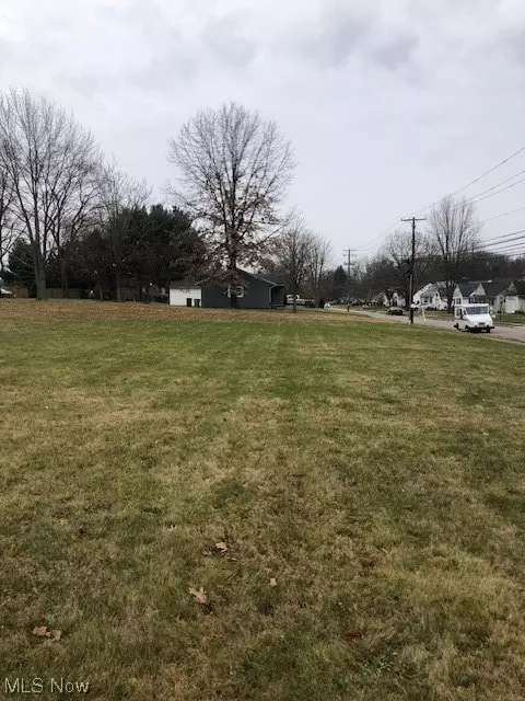 E Maple Street, North Canton, OH 44720