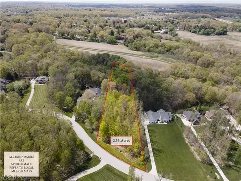 4 Stone Castle Trl, Salem, OH 44460