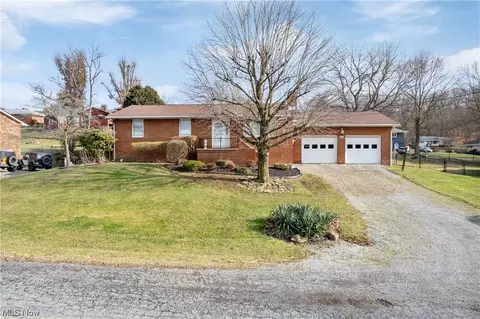 15926 Maple Dr, East Liverpool, OH 43920