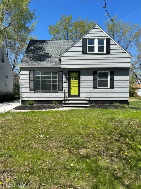 15317 Rockside Rd, Maple Heights, OH 44137