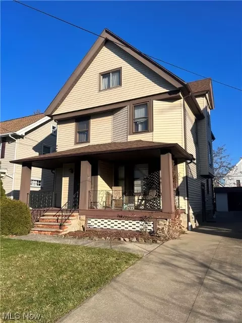 1535 Rosewood Ave, Lakewood, OH 44107