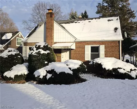 117 Pfeiffer, Akron, OH 44312