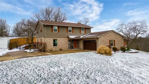 124 Hiddenwood Dr, Steubenville, OH 43953