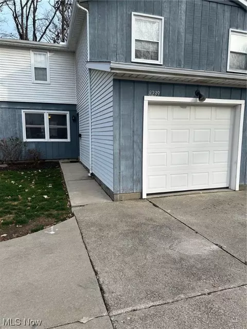 8239 Lancaster Dr, Mentor, OH 44060