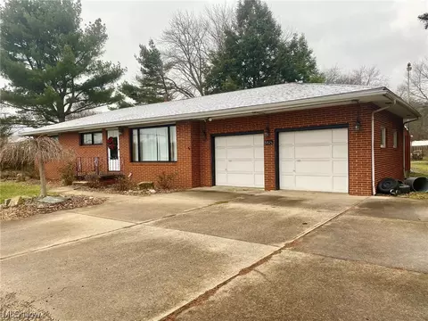 6825 Frank Ave NW, North Canton, OH 44720