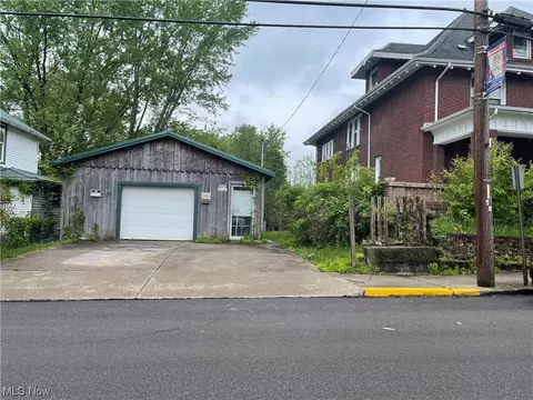 160 W Main St, Crooksville, OH 43731