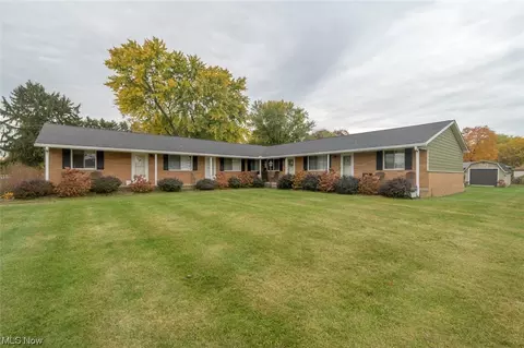 5074 S Main St, New Franklin, OH 44319