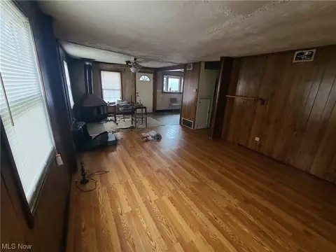 164 Clinton Ave, Elyria, OH 44035 photo 4