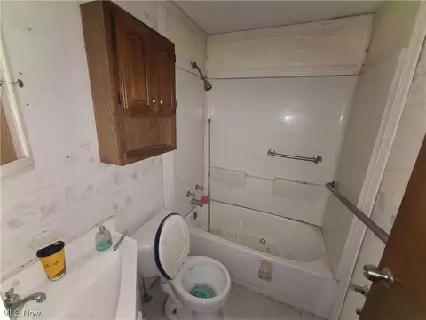 164 Clinton Ave, Elyria, OH 44035 photo 8