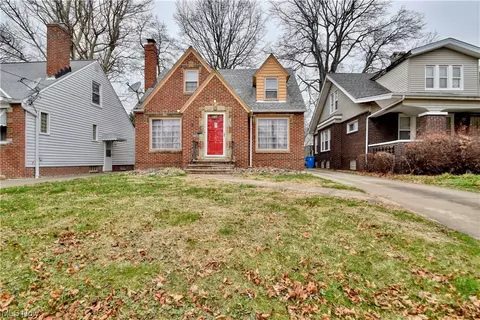 13813 Lakeshore Dr, Bratenahl, OH 44108