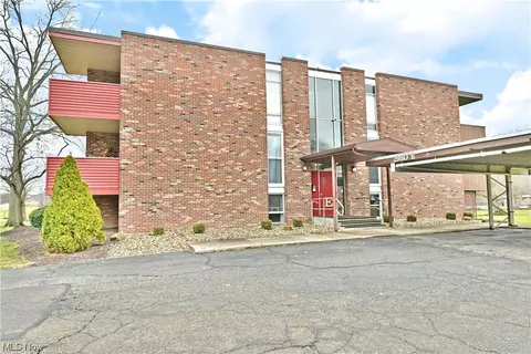 2980 N River NE #E3, Warren, OH 44483