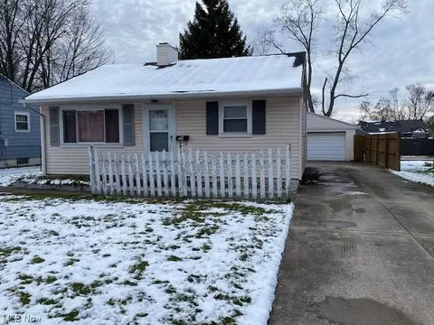 1945 Bonnie Brae NE, Warren, OH 44483